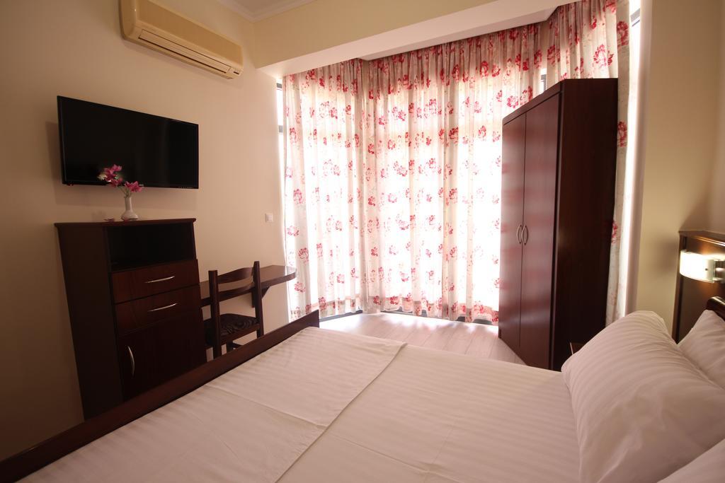 Hotel Ari Σαράντα Εξωτερικό φωτογραφία