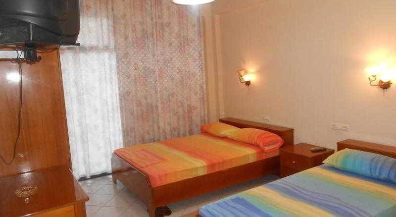Hotel Ari Σαράντα Εξωτερικό φωτογραφία